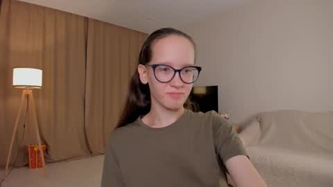 Snapshot of lynettebails chatting on 8, 10, 2025 Sara online show from 8, 10, 2025