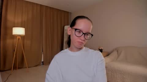 Snapshot of lynettebails chatting on 11, 10, 2025 Sara online show from 11, 10, 2025