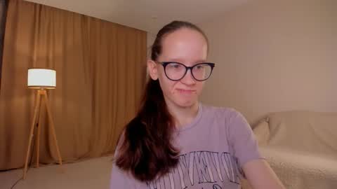 Snapshot of lynettebails chatting on 12, 10, 2025 Sara online show from 12, 10, 2025