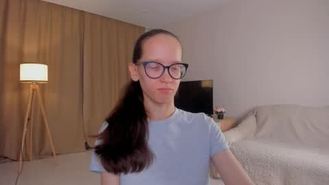 Snapshot of lynettebails chatting on 15, 10, 2025 Sara online show from 15, 10, 2025