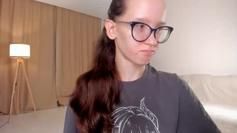 Snapshot of lynettebails chatting on 17, 10, 2025 Sara online show from 17, 10, 2025