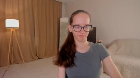 Snapshot of lynettebails chatting on 19, 10, 2025 Sara online show from 19, 10, 2025