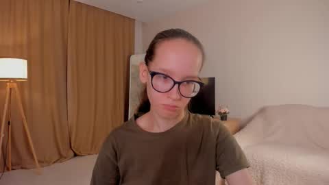 Snapshot of lynettebails chatting on 21, 10, 2025 Sara online show from 21, 10, 2025