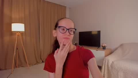 Snapshot of lynettebails chatting on 22, 10, 2025 Sara online show from 22, 10, 2025