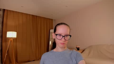 Snapshot of lynettebails chatting on 28, 10, 2025 Sara online show from 28, 10, 2025