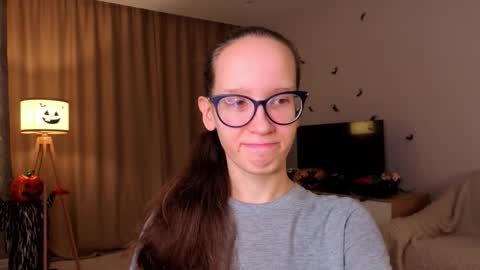 Snapshot of lynettebails chatting on 7, 11, 2025 Sara online show from 7, 11, 2025