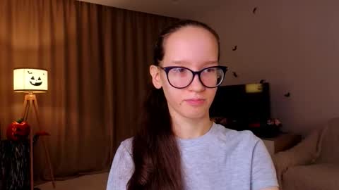 Snapshot of lynettebails chatting on 8, 11, 2025 Sara online show from 8, 11, 2025