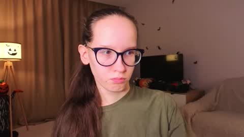 Snapshot of lynettebails chatting on 10, 11, 2025 Sara online show from 10, 11, 2025