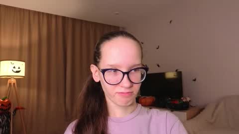 Snapshot of lynettebails chatting on 12, 11, 2025 Sara online show from 12, 11, 2025