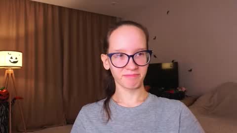 Snapshot of lynettebails chatting on 14, 11, 2025 Sara online show from 14, 11, 2025