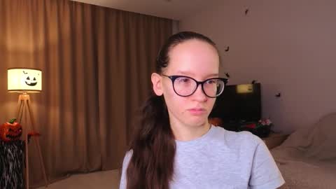 Snapshot of lynettebails chatting on 16, 11, 2025 Sara online show from 16, 11, 2025