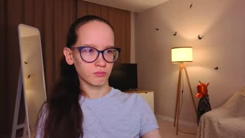 Snapshot of lynettebails chatting on 23, 11, 2025 Sara online show from 23, 11, 2025