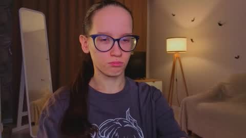 Snapshot of lynettebails chatting on 28, 11, 2025 Sara online show from 28, 11, 2025