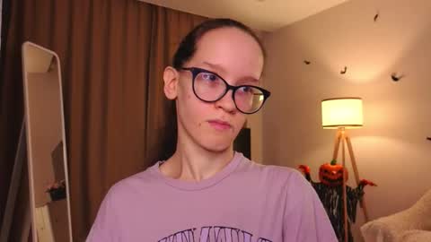 Snapshot of lynettebails chatting on 29, 11, 2025 Sara online show from 29, 11, 2025