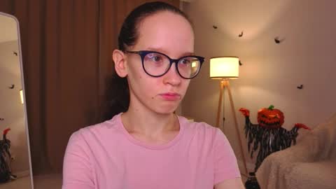 Snapshot of lynettebails chatting on 30, 11, 2025 Sara online show from 30, 11, 2025