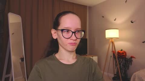 Snapshot of lynettebails chatting on 5, 12, 2025 Sara online show from 5, 12, 2025