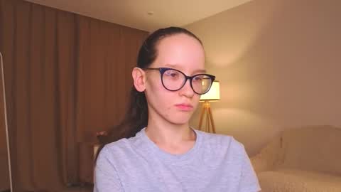 Snapshot of lynettebails chatting on 13, 12, 2025 Sara online show from 13, 12, 2025