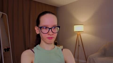 Snapshot of lynettebails chatting on 10, 3, 2026 Sara online show from 10, 3, 2026