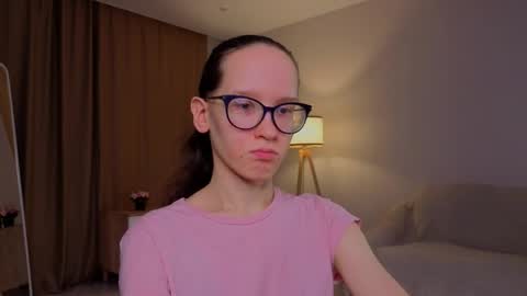Snapshot of lynettebails chatting on 2, 4, 2026 Sara online show from 2, 4, 2026