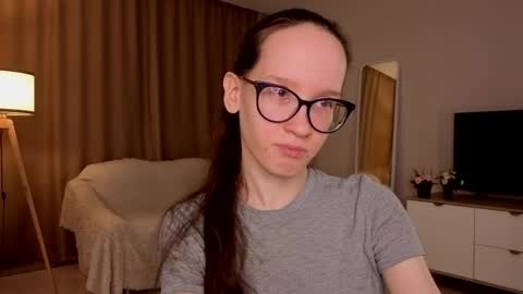 Snapshot of lynettebails chatting on 13, 4, 2026 Sara online show from 13, 4, 2026