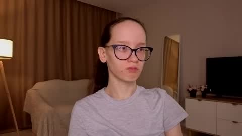 Snapshot of lynettebails chatting on 14, 4, 2026 Sara online show from 14, 4, 2026