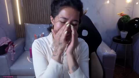 lynn_turner_ online show from 25, 3, 2026