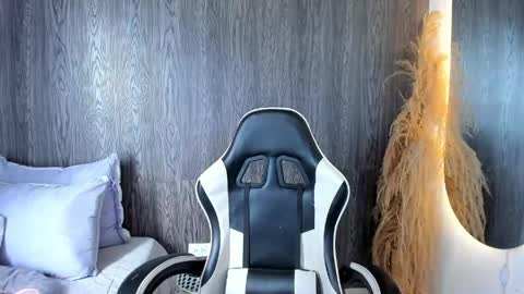 lyralux10 online show from 16, 4, 2026