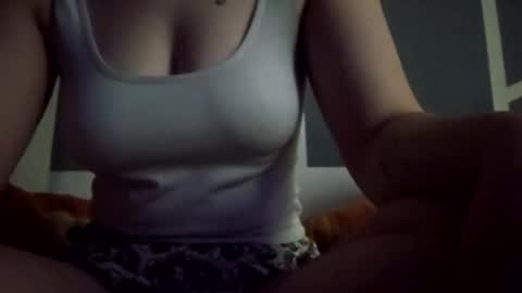 Snapshot of lyssacroft chatting on 22, 12, 2025 lyssacroft online show from 22, 12, 2025