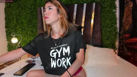 Snapshot of lyxi_ chatting on 10, 1, 2025 Lyxi online show from 10, 1, 2025