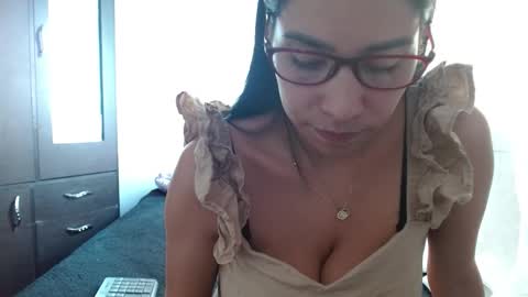 maaddy_thompson online show from 12, 2, 2026