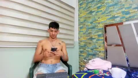 Snapshot of maaster420 chatting on 3, 2, 2025 itgram pezlo josue online show from 3, 2, 2025