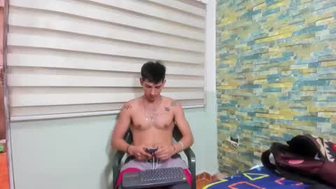 Snapshot of maaster420 chatting on 14, 2, 2025 itgram pezlo josue online show from 14, 2, 2025