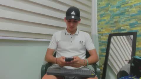 Snapshot of maaster420 chatting on 16, 2, 2025 itgram pezlo josue online show from 16, 2, 2025