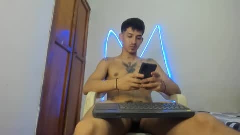 Snapshot of maaster420 chatting on 17, 12, 2025 itgram pezlo josue online show from 17, 12, 2025