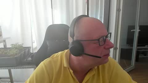 Snapshot of machinegun3dx chatting on 28, 11, 2025 Andy online show from 28, 11, 2025