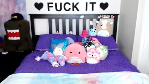 Snapshot of mackenziewolfe chatting on 8, 3, 2025 Mackenzie Wolfe online show from 8, 3, 2025