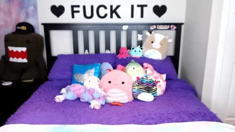 Snapshot of mackenziewolfe chatting on 1, 10, 2025 Mackenzie Wolfe online show from 1, 10, 2025