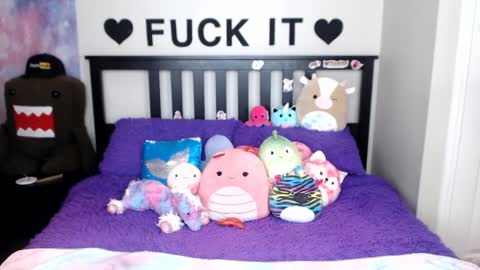 Snapshot of mackenziewolfe chatting on 24, 10, 2025 Mackenzie Wolfe online show from 24, 10, 2025