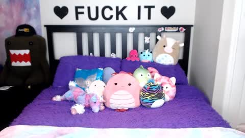 Snapshot of mackenziewolfe chatting on 26, 10, 2025 Mackenzie Wolfe online show from 26, 10, 2025