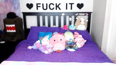 Snapshot of mackenziewolfe chatting on 3, 11, 2025 Mackenzie Wolfe online show from 3, 11, 2025