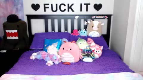 Snapshot of mackenziewolfe chatting on 5, 11, 2025 Mackenzie Wolfe online show from 5, 11, 2025