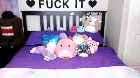 Snapshot of mackenziewolfe chatting on 6, 11, 2025 Mackenzie Wolfe online show from 6, 11, 2025