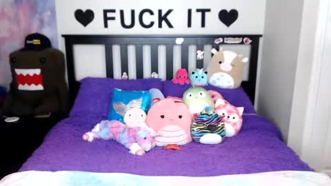 Snapshot of mackenziewolfe chatting on 7, 11, 2025 Mackenzie Wolfe online show from 7, 11, 2025