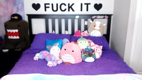 Snapshot of mackenziewolfe chatting on 9, 11, 2025 Mackenzie Wolfe online show from 9, 11, 2025