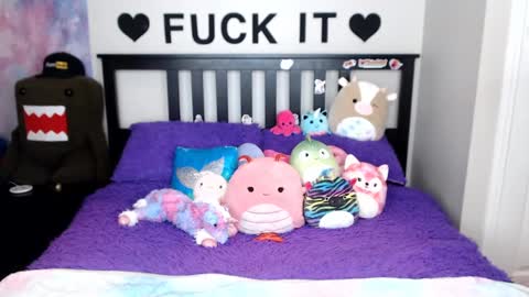 Snapshot of mackenziewolfe chatting on 12, 11, 2025 Mackenzie Wolfe online show from 12, 11, 2025