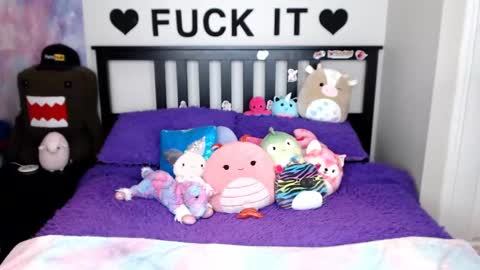 Snapshot of mackenziewolfe chatting on 17, 11, 2025 Mackenzie Wolfe online show from 17, 11, 2025