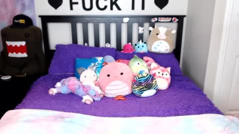 Snapshot of mackenziewolfe chatting on 21, 11, 2025 Mackenzie Wolfe online show from 21, 11, 2025