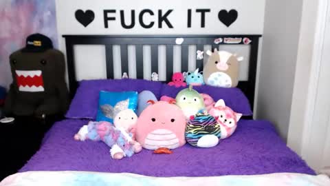 Snapshot of mackenziewolfe chatting on 27, 11, 2025 Mackenzie Wolfe online show from 27, 11, 2025