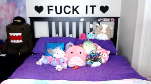 Snapshot of mackenziewolfe chatting on 28, 11, 2025 Mackenzie Wolfe online show from 28, 11, 2025