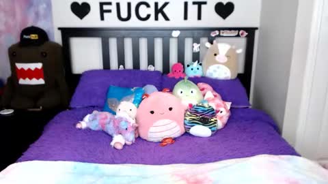 Snapshot of mackenziewolfe chatting on 29, 11, 2025 Mackenzie Wolfe online show from 29, 11, 2025